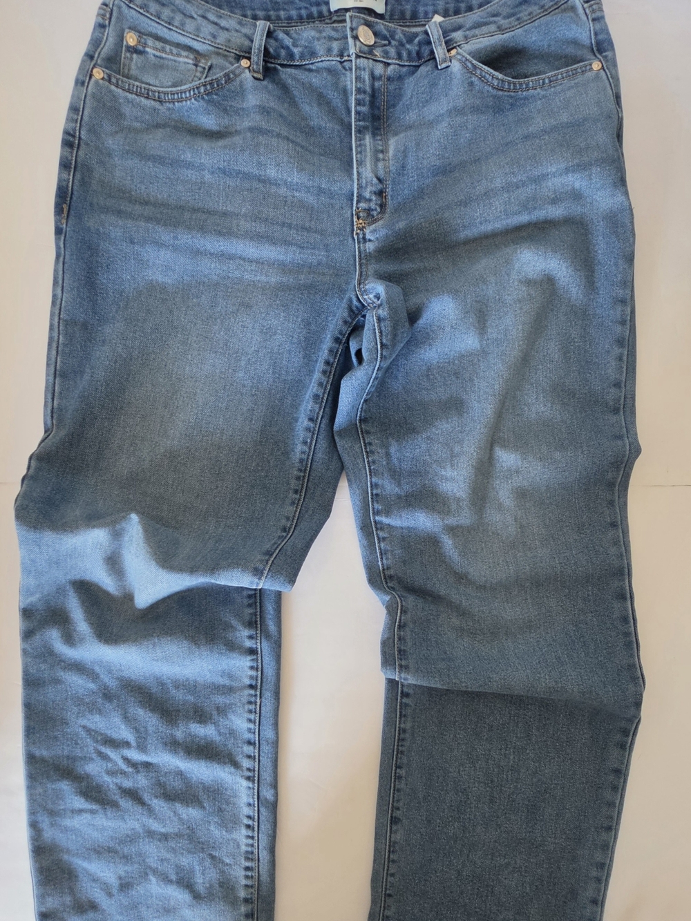 Seven7 Women's Straight Leg Light Blue Denim Jeans